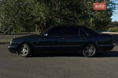 Седан Mercedes-Benz E-Class 1999 в 