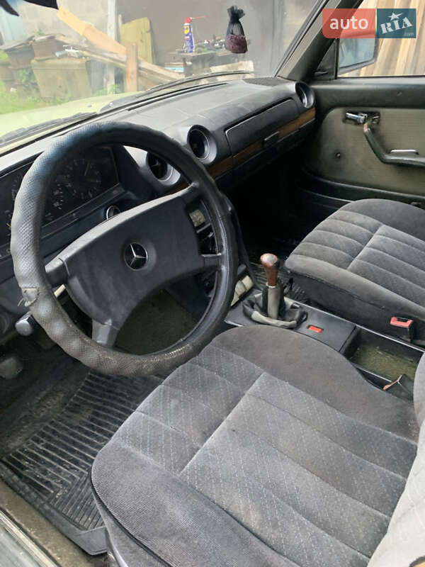 Седан Mercedes-Benz E-Class 1984 в Житомире