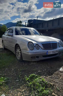 Седан Mercedes-Benz E-Class 1999 в Верховине