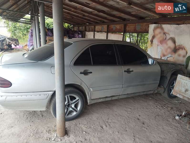 Седан Mercedes-Benz E-Class 2000 в Шостке
