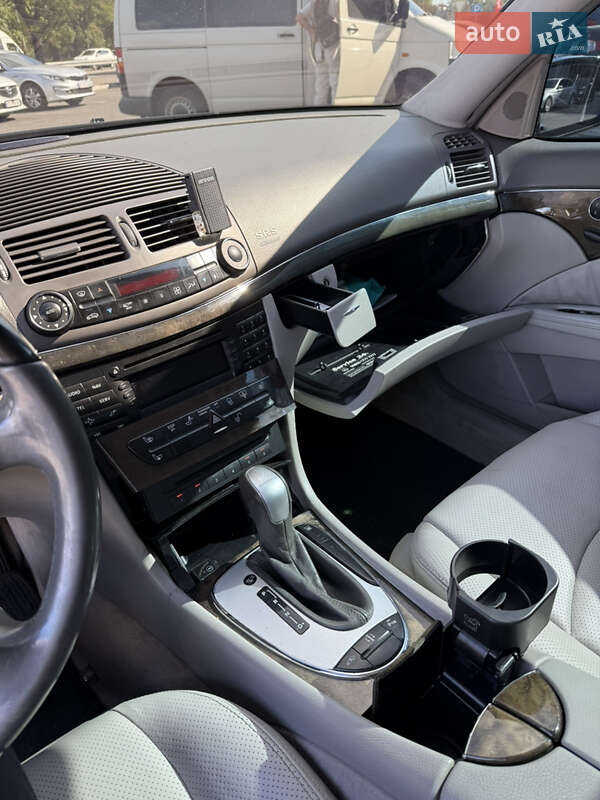 Седан Mercedes-Benz E-Class 2002 в Днепре
