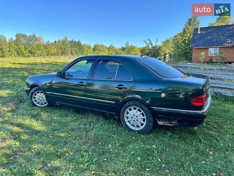 Седан Mercedes-Benz E-Class 1997 в Черновцах