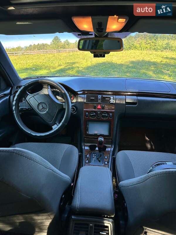 Седан Mercedes-Benz E-Class 1997 в Черновцах