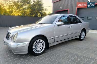 Седан Mercedes-Benz E-Class 2000 в Чернівцях