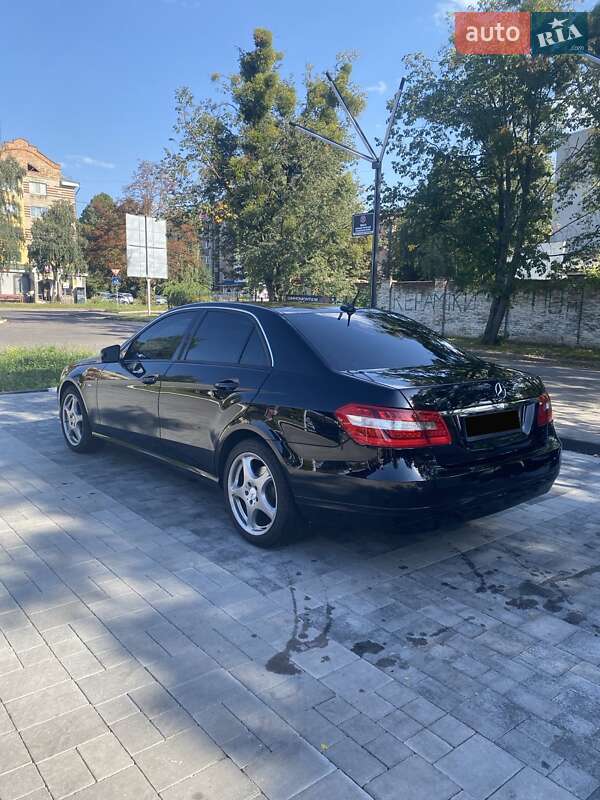 Седан Mercedes-Benz E-Class 2011 в Рівному