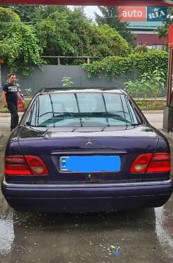 Седан Mercedes-Benz E-Class 1999 в 
