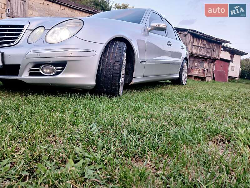 Седан Mercedes-Benz E-Class 2008 в Львове