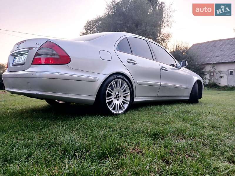 Седан Mercedes-Benz E-Class 2008 в Львове