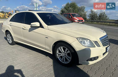 Седан Mercedes-Benz E-Class 2011 в Чернівцях
