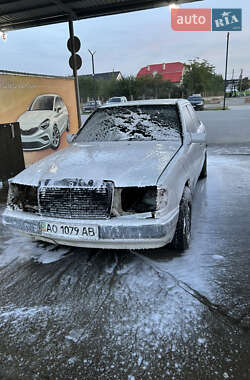 Седан Mercedes-Benz E-Class 1986 в 