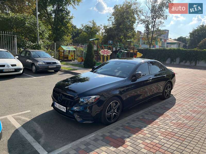 Седан Mercedes-Benz E-Class 2017 в 