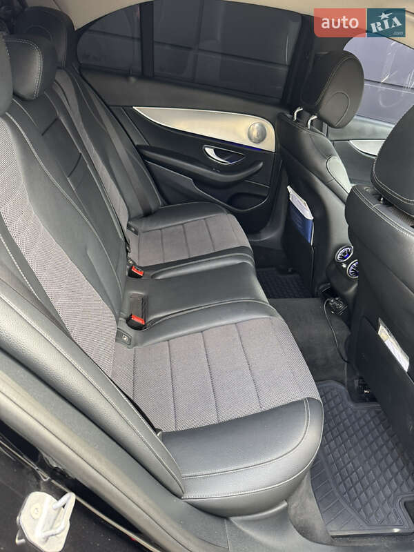 Седан Mercedes-Benz E-Class 2017 в Киеве