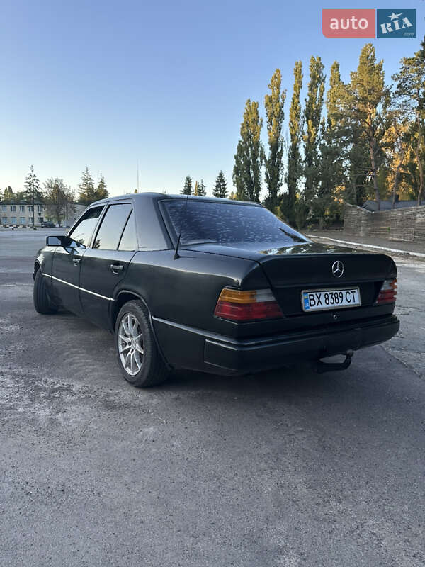 Седан Mercedes-Benz E-Class 1988 в Киеве