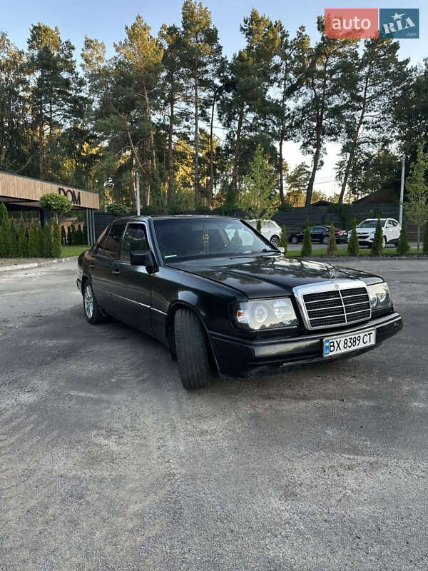 Седан Mercedes-Benz E-Class 1988 в Киеве