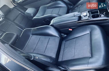 Седан Mercedes-Benz E-Class 2011 в 