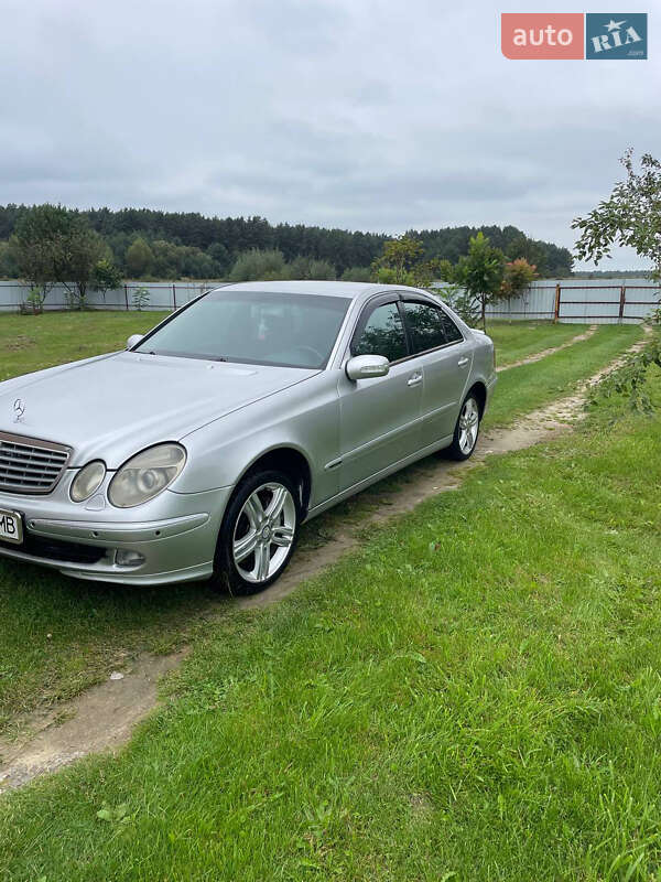 Седан Mercedes-Benz E-Class 2003 в Яворове