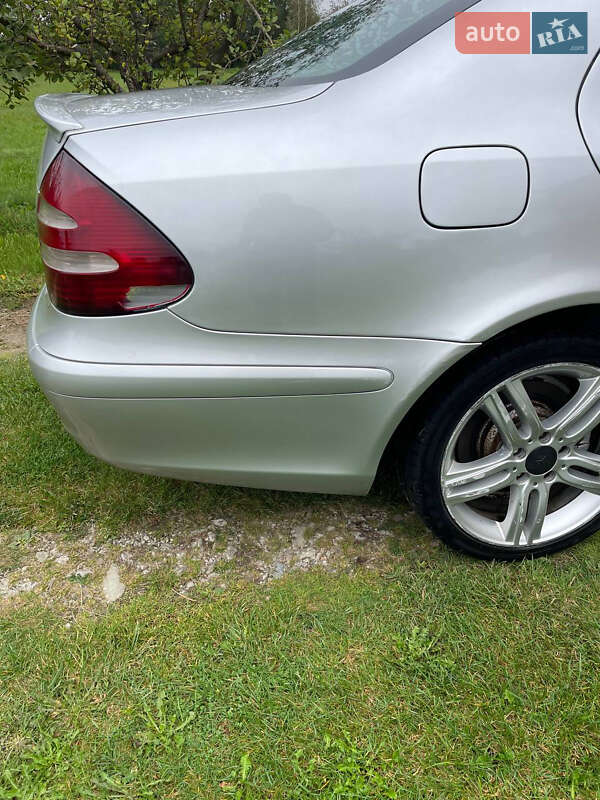 Седан Mercedes-Benz E-Class 2003 в Яворове