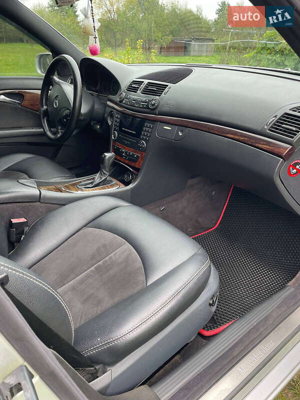 Седан Mercedes-Benz E-Class 2003 в Яворове