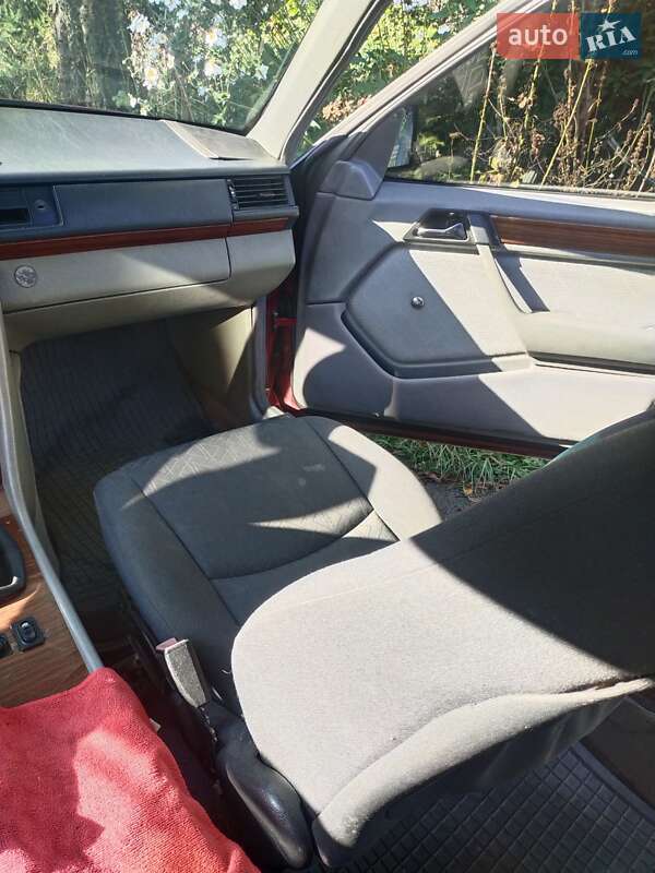 Седан Mercedes-Benz E-Class 1994 в Львове