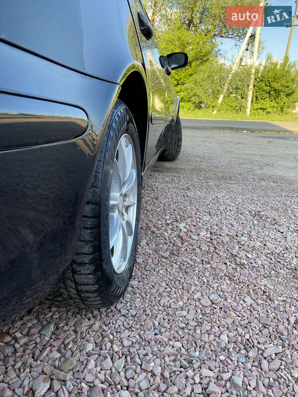 Седан Mercedes-Benz E-Class 2004 в Самборе