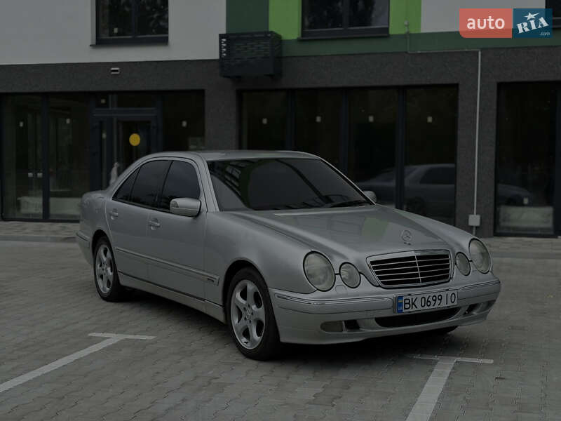 Седан Mercedes-Benz E-Class 1999 в Вараше
