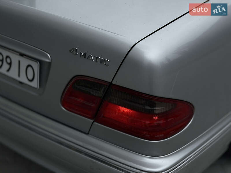 Седан Mercedes-Benz E-Class 1999 в Вараше