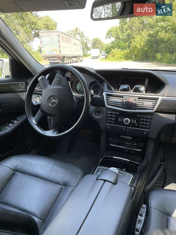 Седан Mercedes-Benz E-Class 2011 в Шишаки