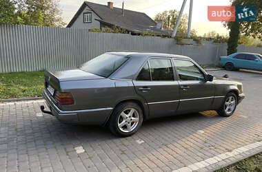 Седан Mercedes-Benz E-Class 1988 в 
