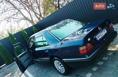 Седан Mercedes-Benz E-Class 1995 в 