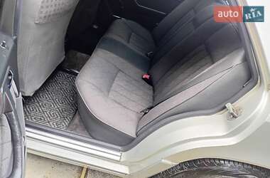 Седан Mercedes-Benz E-Class 1995 в 