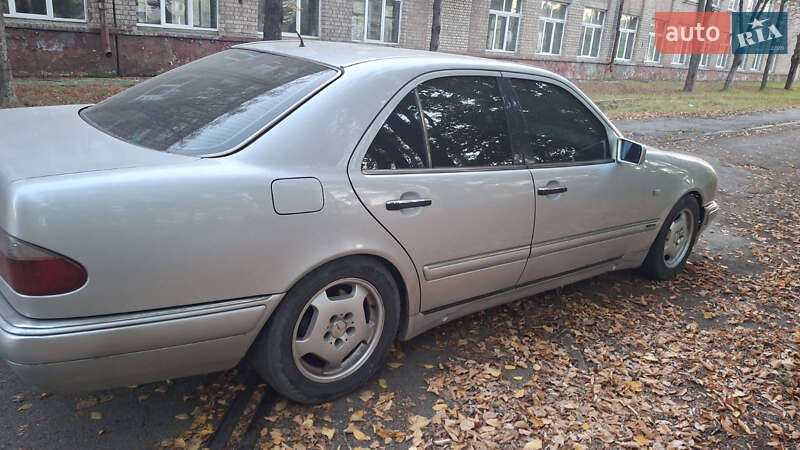 Седан Mercedes-Benz E-Class 1996 в Днепре