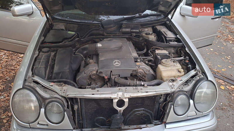 Седан Mercedes-Benz E-Class 1996 в Днепре