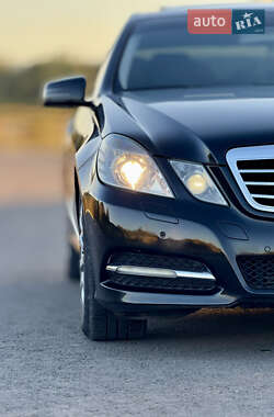 Седан Mercedes-Benz E-Class 2011 в 