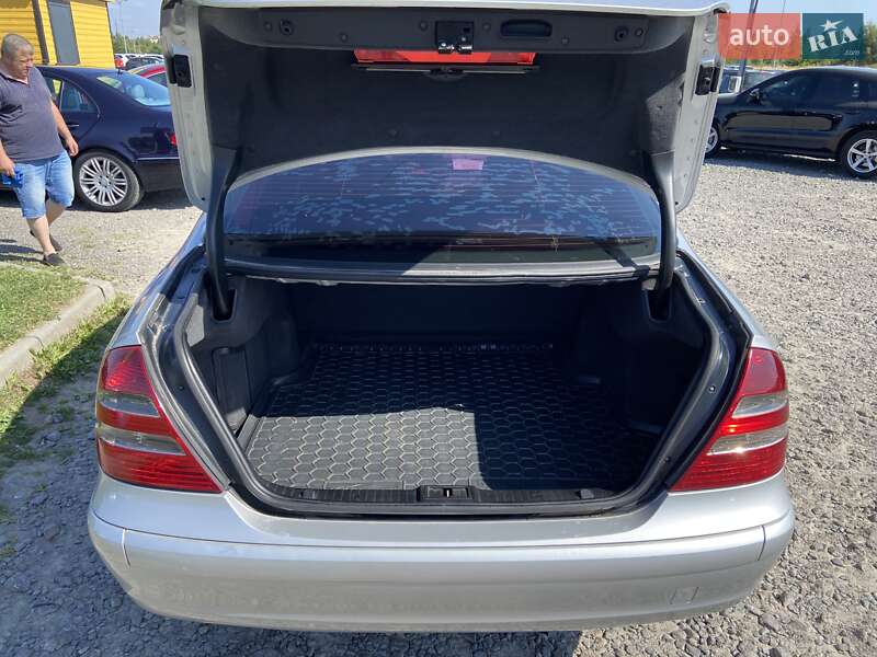 Седан Mercedes-Benz E-Class 2002 в Львове