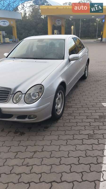 Седан Mercedes-Benz E-Class 2005 в Ровно