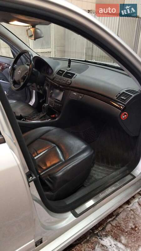 Седан Mercedes-Benz E-Class 2005 в Ровно