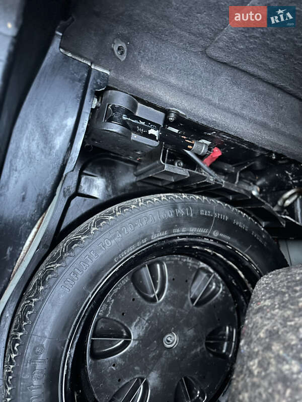 Седан Mercedes-Benz E-Class 2003 в Костополе