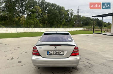 Седан Mercedes-Benz E-Class 2002 в  фото 8 Седан Mercedes-Benz E-Class 2002 в