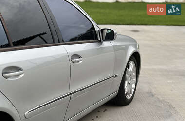 Седан Mercedes-Benz E-Class 2002 в  фото 16 Седан Mercedes-Benz E-Class 2002 в