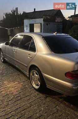 Седан Mercedes-Benz E-Class 2001 в 