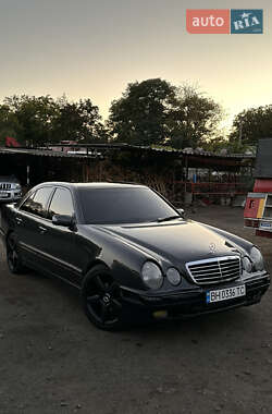 Седан Mercedes-Benz E-Class 2000 в Одессе