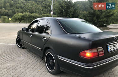Седан Mercedes-Benz E-Class 2000 в 