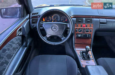 Седан Mercedes-Benz E-Class 1996 в 