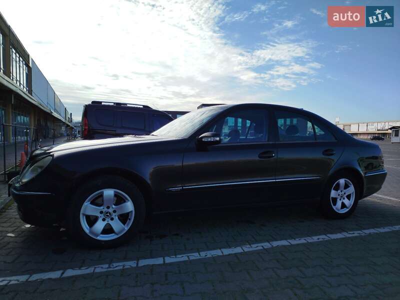 Седан Mercedes-Benz E-Class 2002 в Черновцах