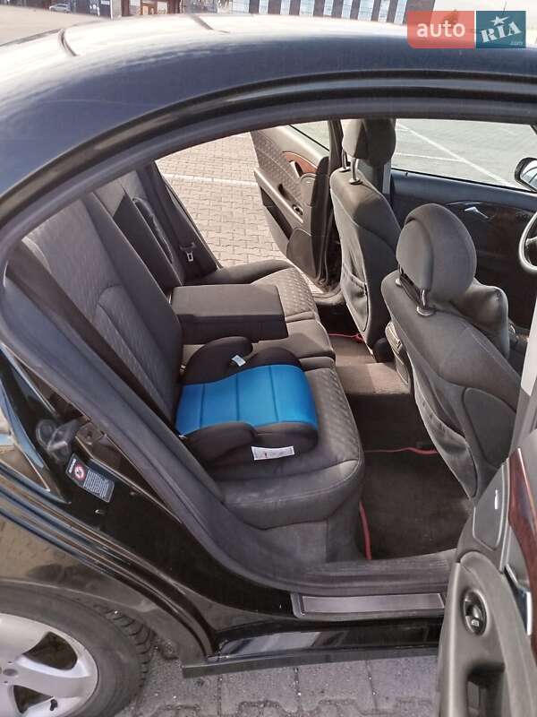 Седан Mercedes-Benz E-Class 2002 в Черновцах