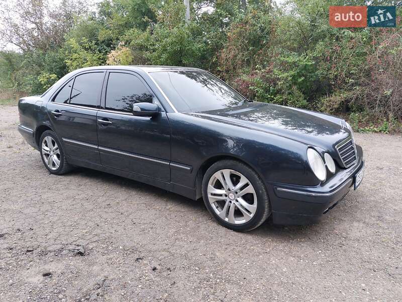 Седан Mercedes-Benz E-Class 2001 в Кицмани
