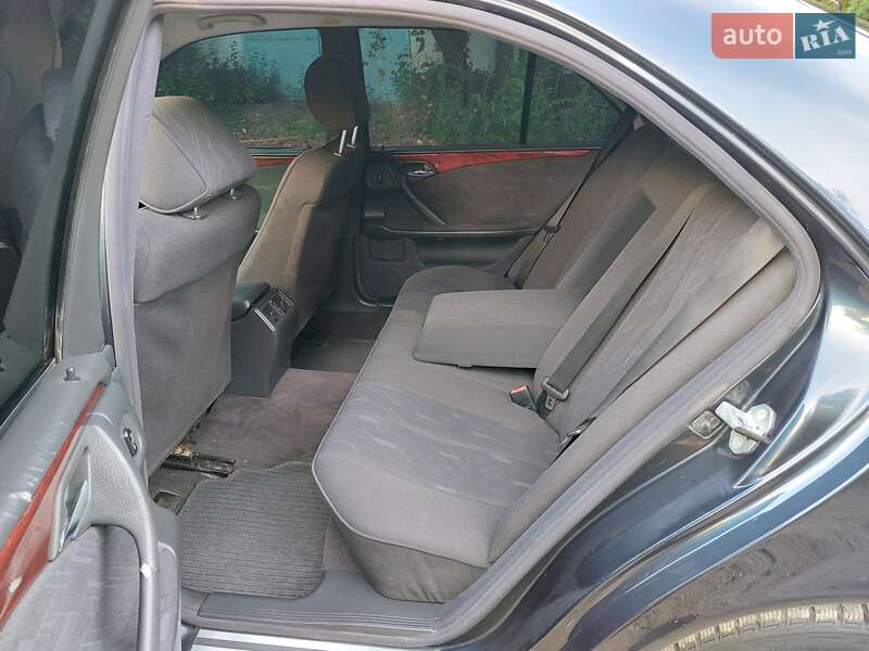 Седан Mercedes-Benz E-Class 2001 в Кицмани