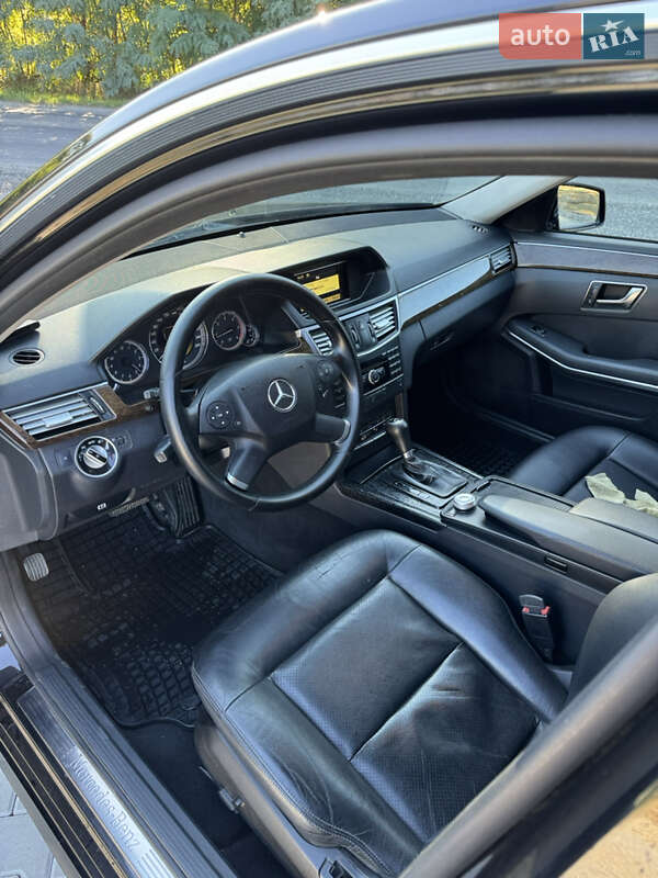 Седан Mercedes-Benz E-Class 2011 в Черновцах