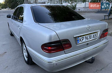 Седан Mercedes-Benz E-Class 2000 в 