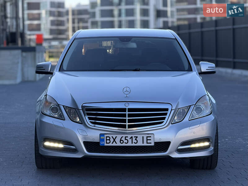 Седан Mercedes-Benz E-Class 2011 в Львове